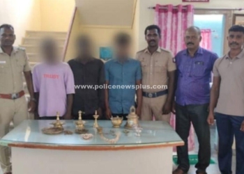 பூஜை பொருட்கள் திருடிய மூவர் கைது
