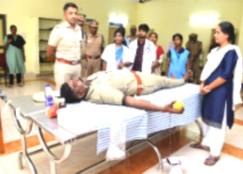 கல்லூரி மருத்துவமனையில்  இரத்த தான முகாம்