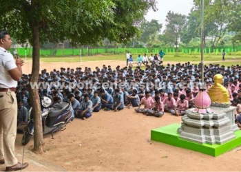 மாணவ மாணவிகளுக்கு சாலை பாதுகாப்பு பற்றி விழிப்புணர்வு