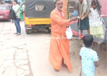 போலீஸ் நியூஸ் பிளஸ் சார்பாக ஏழை மக்களுக்கு துடைப்புத் துணி வழங்கப்பட்டது