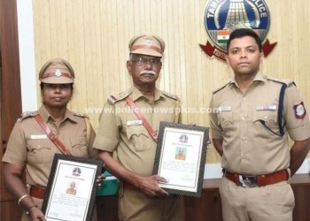 பணி பாராட்டு சான்றிதழ் வழங்கிய எஸ்.பி