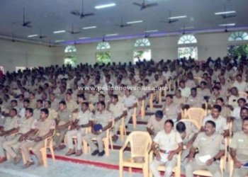காவல்துறையினர், அமைச்சுப் பணியாளர்களுக்கு அறிவுரைகள் வழங்கும் நிகழ்ச்சி