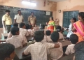 அரசு பள்ளியில் காவல்துறை விழிப்புணர்வு நிகழ்ச்சி