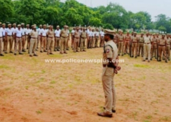 காவல்துறையினரின் கவாத்து பயிற்சியை பார்வையிட்ட எஸ்.பி