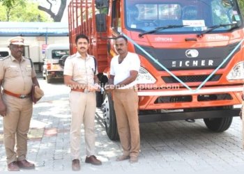 மோட்டார் வாகனப் பிரிவிற்கு கனரக லாரி வழங்கல்