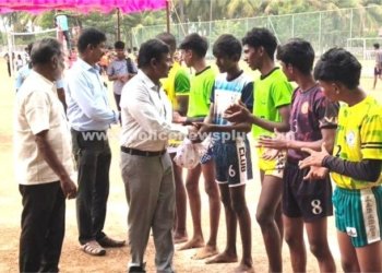 விளையாட்டு போட்டிகளை தொடக்கி வைத்த தாசில்தார்