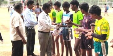 விளையாட்டு போட்டிகளை தொடக்கி வைத்த தாசில்தார்