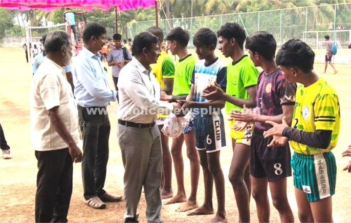 விளையாட்டு போட்டிகளை தொடக்கி வைத்த தாசில்தார்