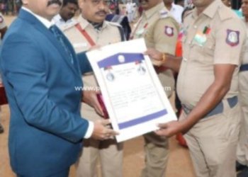 குடியரசு தினவிழாவில் சிறப்புப் பணியாற்றிய காவல் அதிகாரிகளுக்கு விருது