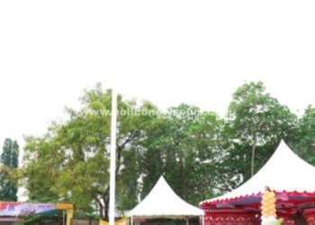 குடியரசு தினவிழாவில் காவல் அதிகாரிகள் பாராட்டுத் பெற்றனர்