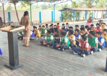ஆம்பூர் பள்ளி மாணவர்களுக்கு காவல் துறை விழிப்புணர்வு