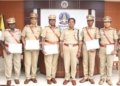 காவல்துறையில் சிறப்பாக பணியாற்றிய காவலர்களுக்கு பாராட்டு