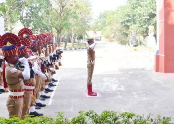 அணிவகுப்பு மரியாதை ஏற்றுக் கொண்ட கூடுதல் டிஜிபி