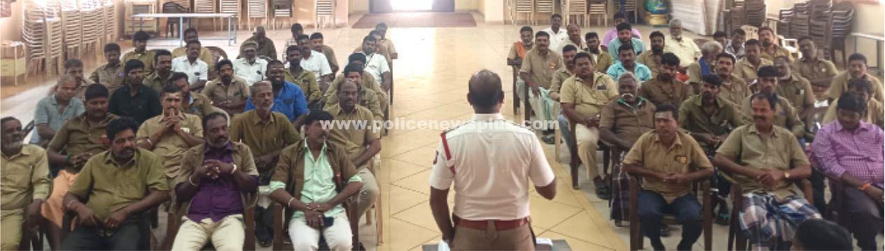 ஆட்டோ ஓட்டுநர்களுக்கு சாலை பாதுகாப்பு விழிப்புணர்வு நிகழ்ச்சி