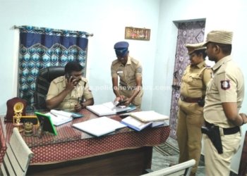 காவல் நிலையத்தில் திடீர் ஆய்வு செய்த எஸ்.பி