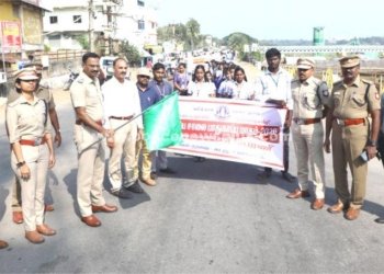 பொதுமக்களுக்கு சாலை பாதுகாப்பு குறித்து விழிப்புணர்வு