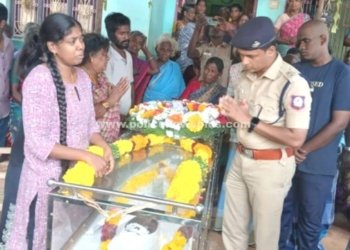 மறைந்த காவல் உதவி ஆய்வாளருக்குஅஞ்சலி செலுத்திய எஸ்.பி