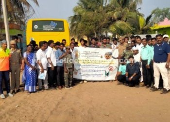 பழவேற்காட்டில் கடற்கரை தூய்மைப்படுத்தும் நிகழ்ச்சி