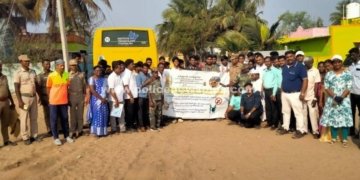 பழவேற்காட்டில் கடற்கரை தூய்மைப்படுத்தும் நிகழ்ச்சி