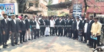 பொன்னேரியில் வழக்கறிஞர்கள் கண்டன ஆர்ப்பாட்டம்