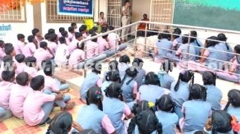 ஆம்பூரில் பள்ளி மாணவர்களுக்கு காவல்துறை விழிப்புணர்வு