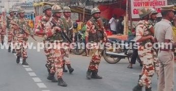 மேல்மருவத்தூரில் மத்திய படையினர் கொடி அணிவகுப்பு