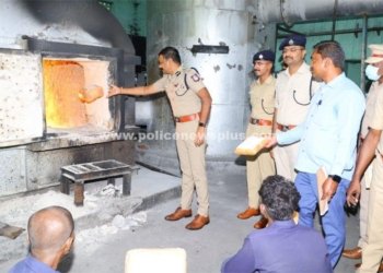 வழக்குகளில் கைப்பற்றப்பட்ட கஞ்சா தீயிட்டு அழிப்பு