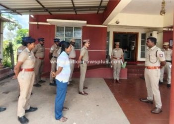 காவல் நிலையங்களில் திடீர் ஆய்வு செய்த எஸ்.பி
