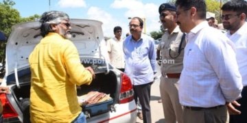 சட்டமன்றத் தேர்தலை முன்னிட்டு பறக்கும் படையினர் தீவிர வாகனச் சோதனை
