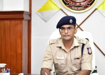 சேலத்தில் 1,551 உரிமம் பெற்ற துப்பாக்கிகள் காவல் நிலையங்களில் ஒப்படைப்பு