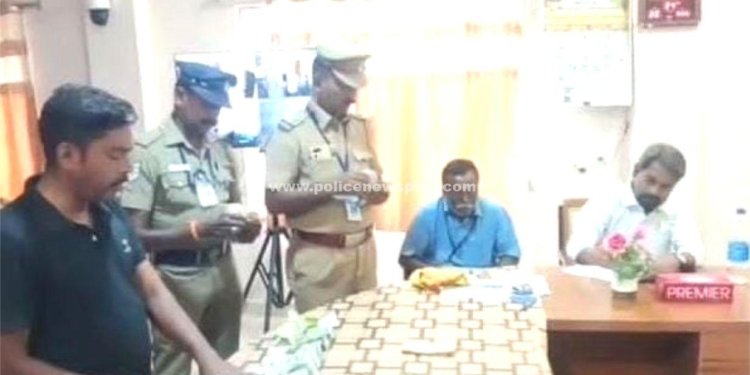 நிலக்கோட்டை அருகே  பறக்கும் படையினர் வாகன சோதனை