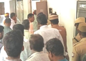 வாக்கு மையங்களில் தேர்தல் அலுவலர் ஆய்வு