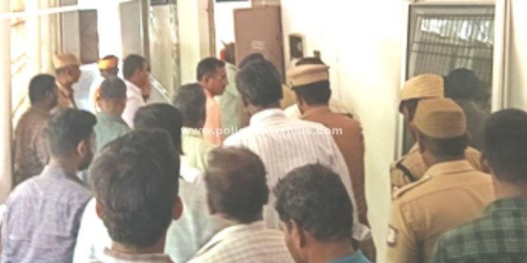 வாக்கு மையங்களில் தேர்தல் அலுவலர் ஆய்வு