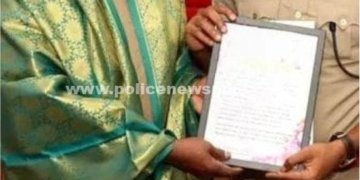 ஓய்வு பெறும் காவல் அதிகாரிகளுக்கு எஸ்.பி பாராட்டு