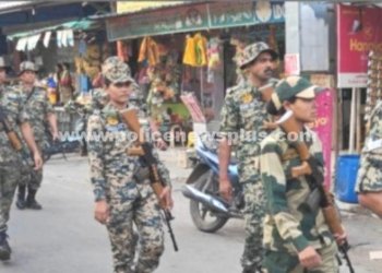 தேர்தலை முன்னிட்டு காவல்துறையினர் கொடி அணிவகுப்பு