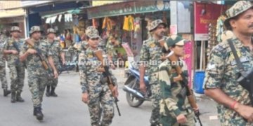 தேர்தலை முன்னிட்டு காவல்துறையினர் கொடி அணிவகுப்பு