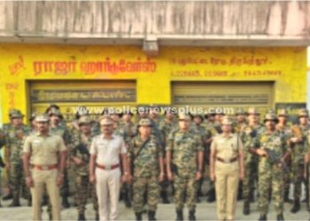 அச்சமின்றி வாக்களிக்க காவல்துறையினர்  கொடி அணிவகுப்பு