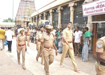 கள்ளழகர் புறப்பாடு.போலீஸ் பாதுகாப்புடன் சிறப்பாக நடைபெற்றது