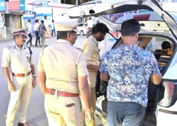 தேர்தல் முன்னிட்டு மதுரையில் தீவிர வாகன சோதனை