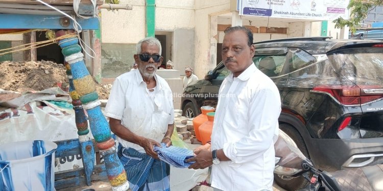போலீஸ் நியூஸ் பிளஸ் மற்றும் நியூஸ் மீடியா அசோசியேஷன் சார்பாக தொழிலாளர் தினம் முன்னிட்டு தெருவோர வியாபாரிகளுக்கு லுங்கி வழங்கல்