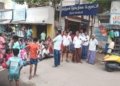 பொதுமக்கள் திடீர் சாலை மறியலில் ஈடுபட்டதால் பரபரப்பு
