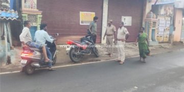 போக்குவரத்து விதிகள் கடைபிடிக்க பொதுமக்களுக்கு விழிப்புணர்வு