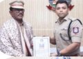ஓய்வு பெறும் போலீசார், துப்புரவு பணியாளர்களுக்கு எஸ்பி கௌரவிப்பு