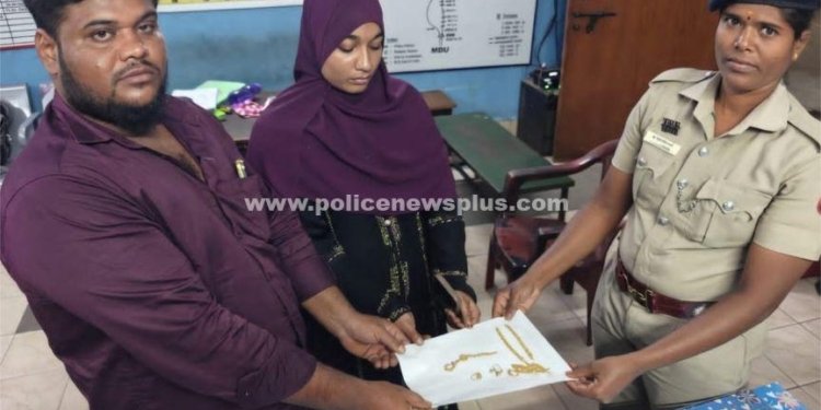 தவறவிட்ட பையை மீட்டு உரியவரிடம் ஒப்படைத்த இரயில்வே போலீசார்