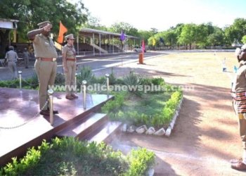 ஊர்க்காவல் படை வீரர்களின் கவாத்து அணிவகுப்பு