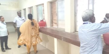 அம்மா உணவகத்தில் அலுவலர்கள் ஆய்வு
