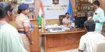 பொதுமக்களிடம் புகார் மனுக்களை பெற்ற எஸ்.பி