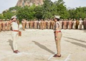 கிருஷ்ணகிரியில் ஊர்க்காவல் படையினரின் கவாத்து அணிவகுப்பு
