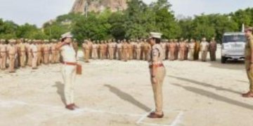 கிருஷ்ணகிரியில் ஊர்க்காவல் படையினரின் கவாத்து அணிவகுப்பு