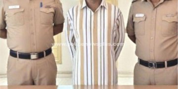 பட்டாக்கத்தியுடன் சுற்றித்திரிந்த வாலிபர் கைது